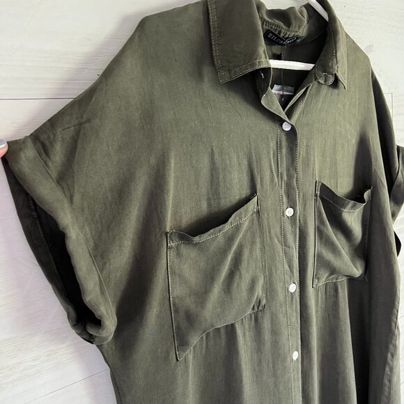 Elegant Dark Green Button-Down Midi Dress - Picture 3 of 6